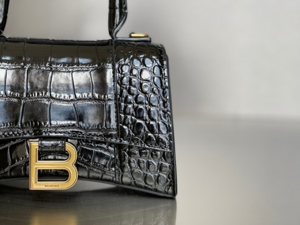 Ba*len*cia*ga hourglass