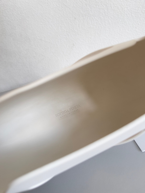 bo*te*ga Ve*ne*ta punch