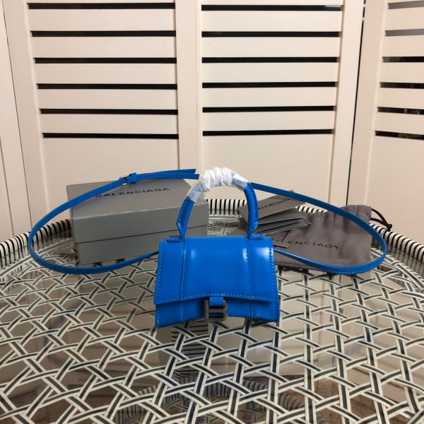 Ba*len*cia*ga hourglass