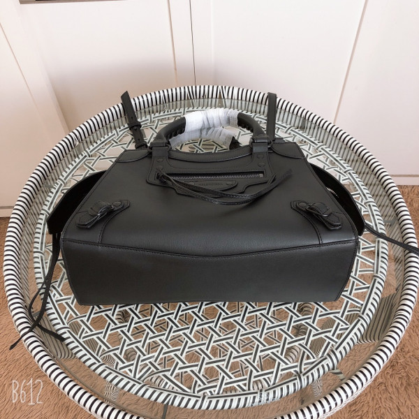 Ba*len*cia*ga neo classic small top handle bag