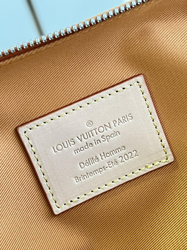 l0*is V*t0n handle soft trunk