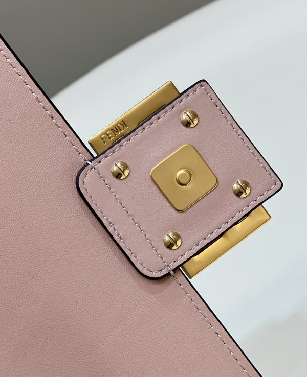 F**di baguette chain midi 397b98-24*14*7cm