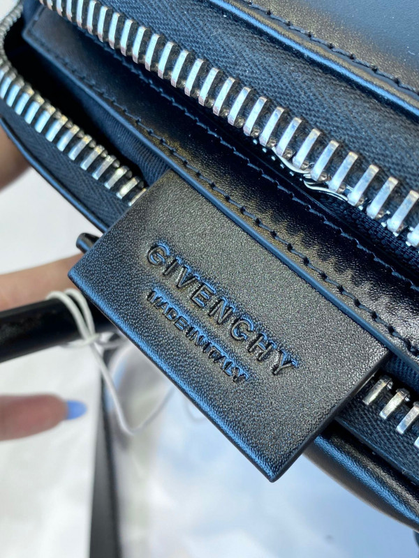 GIENVCHY ANTIGONA MINI/SMALL/MEDIUM IN SMOOTH LEATHER