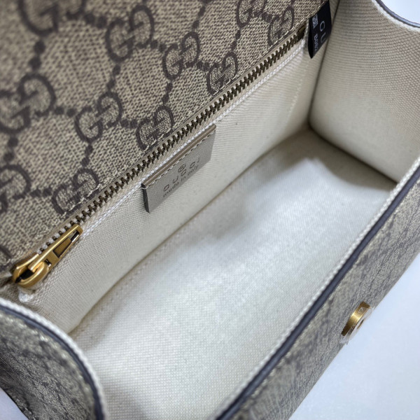 G*u*i x ba*len*cia*ga hourglass