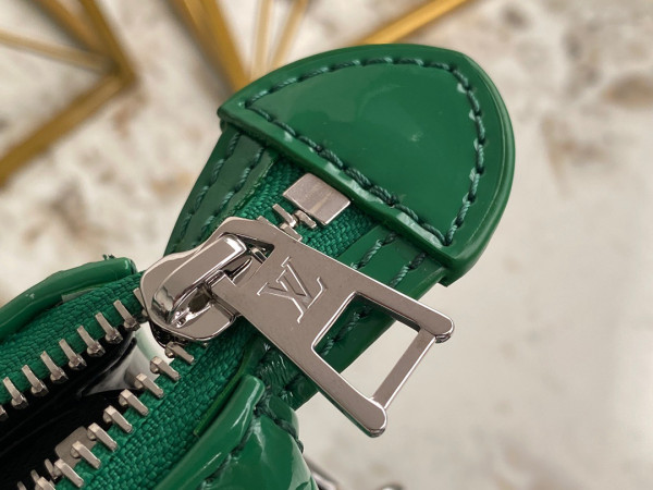 l0*is V*t0n coussin mm