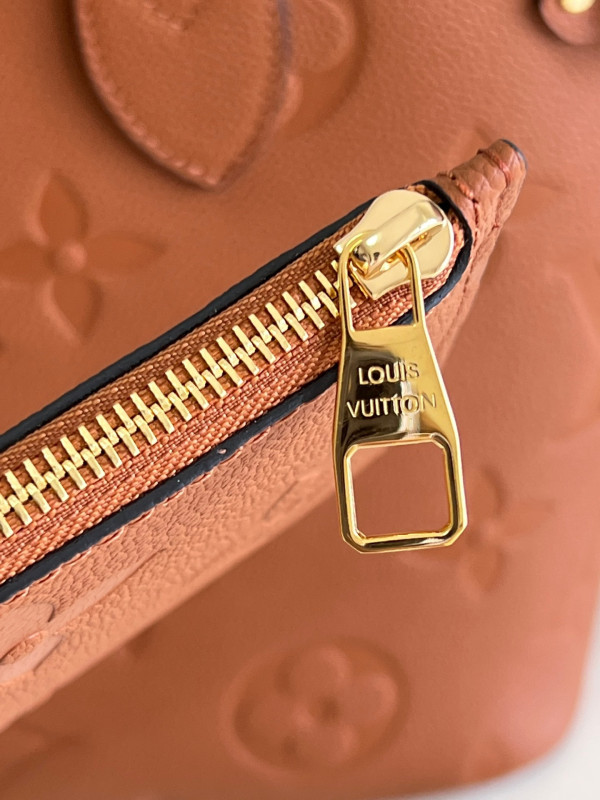 l0*is V*t0n neverfull mm