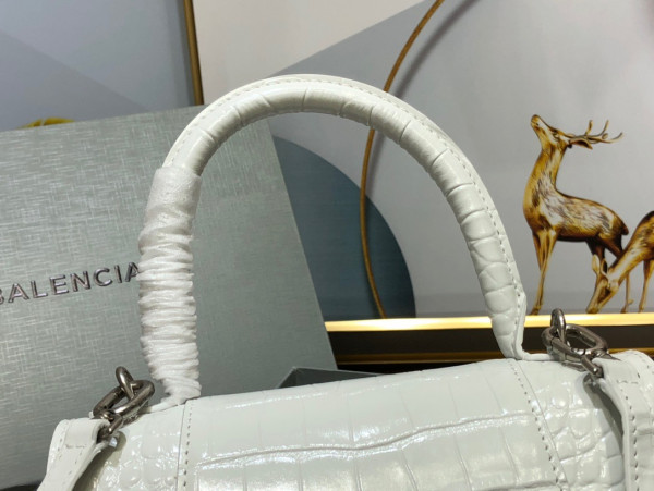 Ba*len*cia*ga hourglass