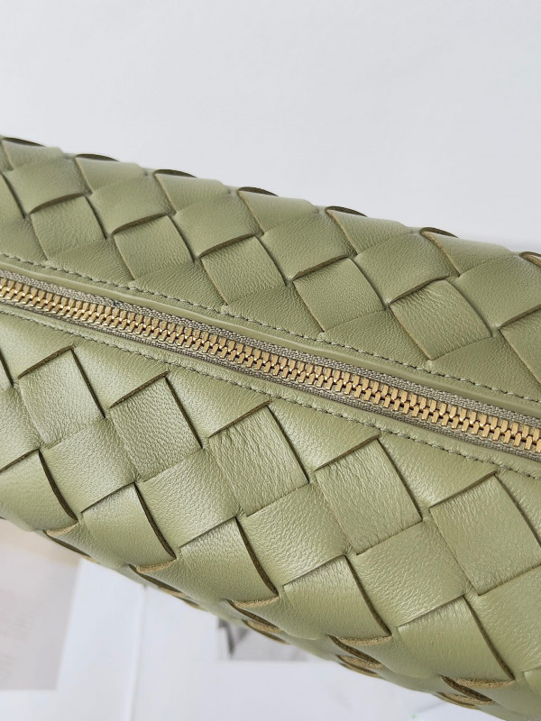 bo*te*ga Ve*ne*ta small loop camera bag