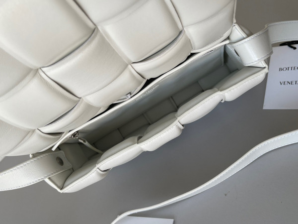 bo*te*ga Ve*ne*ta cassette