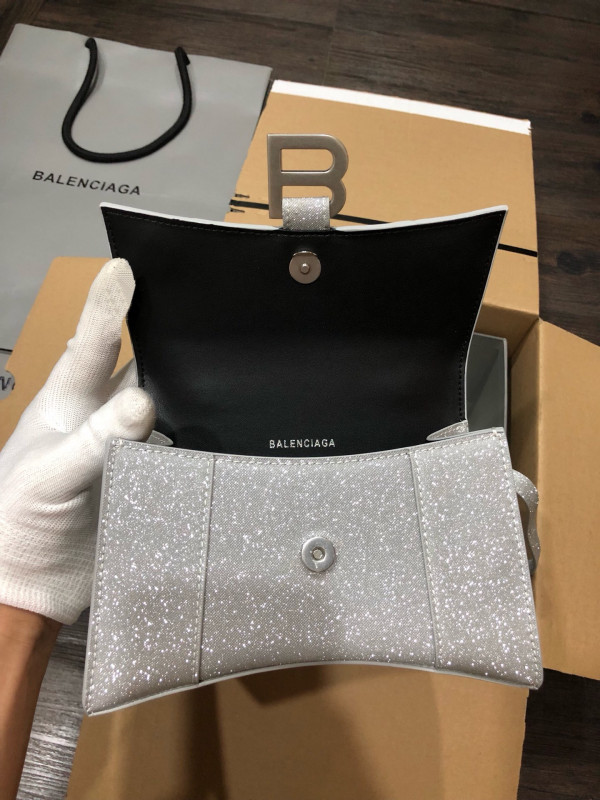 Ba*len*cia*ga hourglass