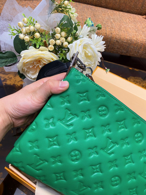 l0*is V*t0n coussin pm