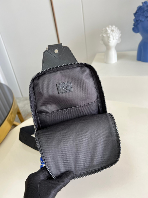 l0*is V*t0n avenue slingbag