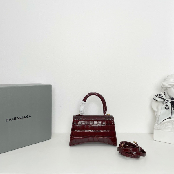 Ba*len*cia*ga hourglass