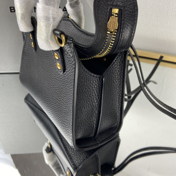 Ba*len*cia*ga neo classic nano top handle bag