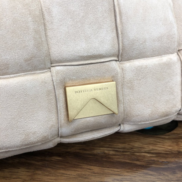 bo*te*ga Ve*ne*ta cassette