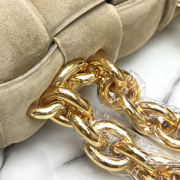 bo*te*ga Ve*ne*ta the chain cassette