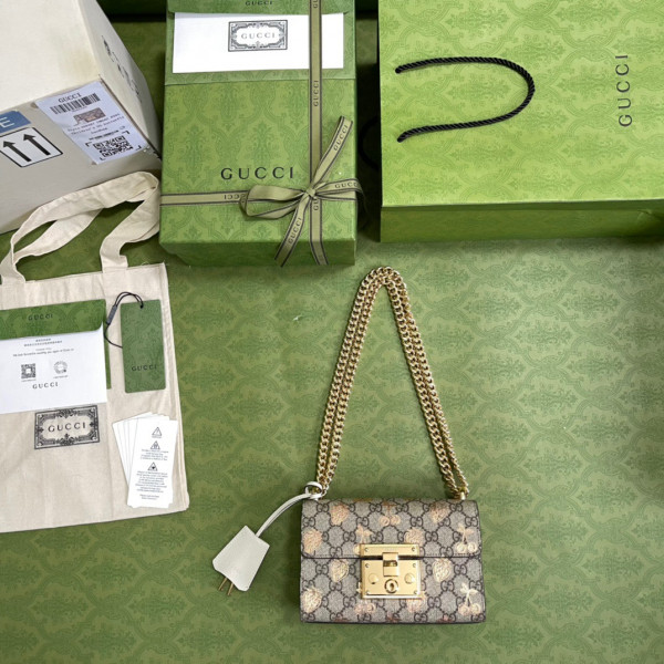 G*u*i padlock small berry shoulder bag