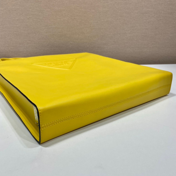 Pra*a leather tote bag