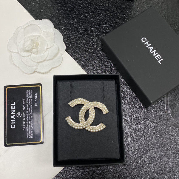 CL BROOCH