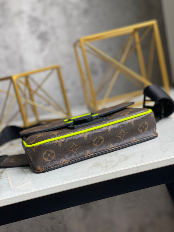 l0*is V*t0n s lock sling bag