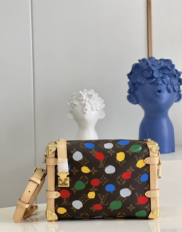 l0*is V*t0n side trunk mm