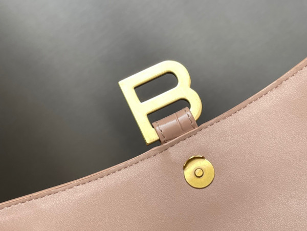 Ba*len*cia*ga hourglass