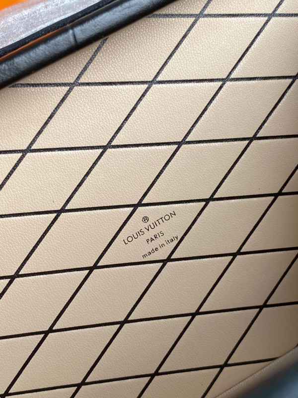 l0*is V*t0n petite malle