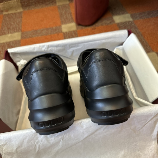 G*u*i men&women sneakers