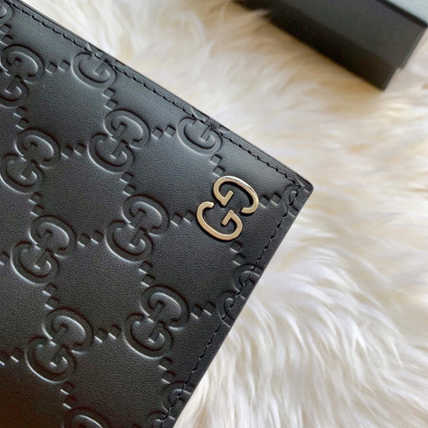 G*u*i long wallet