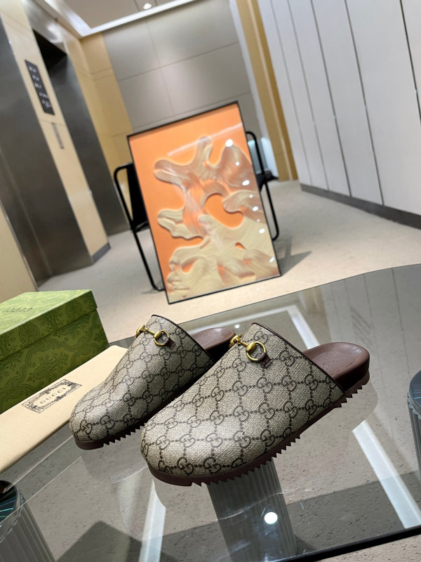 G*u*i horsebit slipper