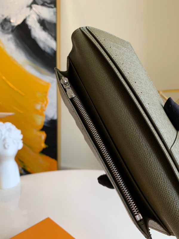 l0*is V*t0n brazza wallet