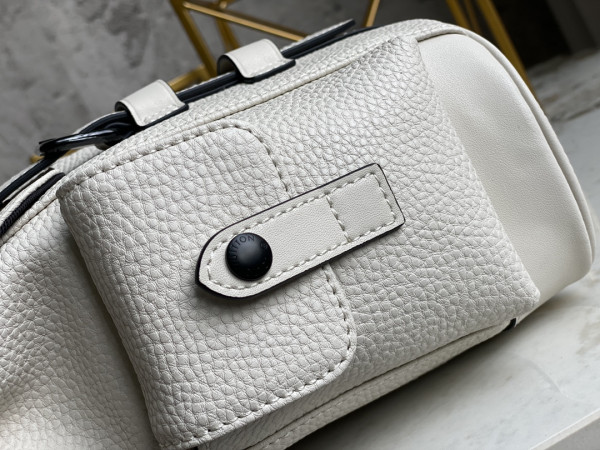 l0*is V*t0n christopher xs