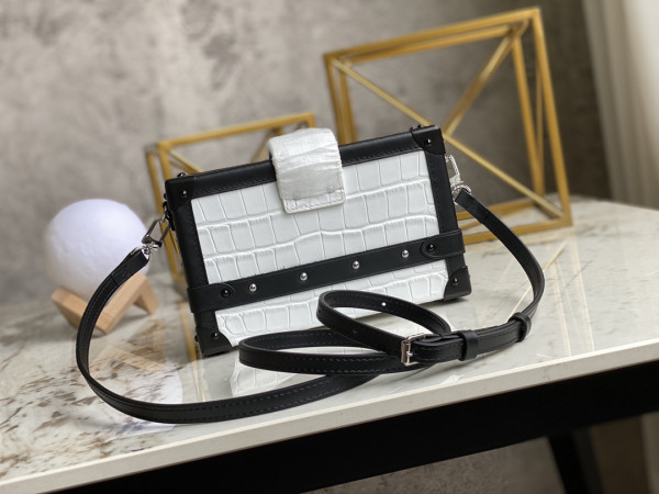 l0*is V*t0n petite malle