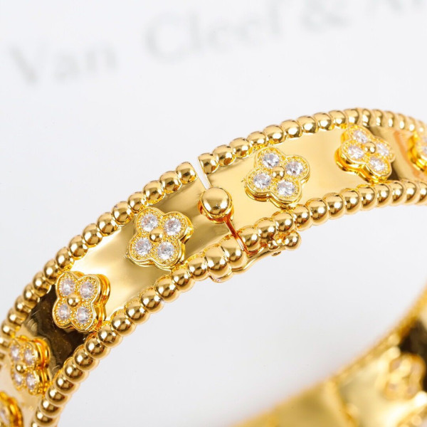 V*N CL*F & arpels  perlée bracelet