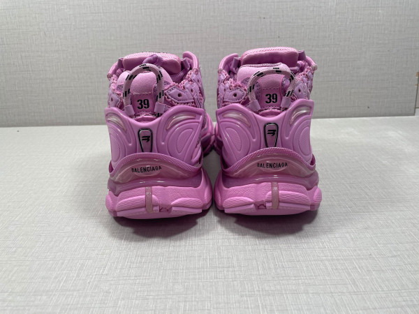 Ba*len*cia*ga runner