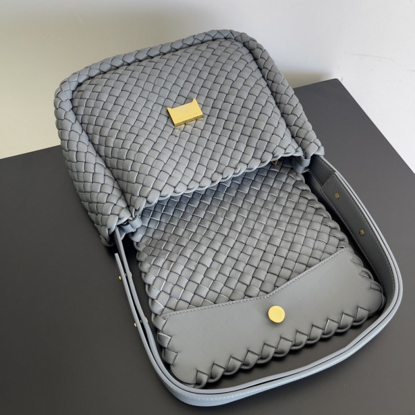 bo*te*ga Ve*ne*ta  small cobble shoulder bag