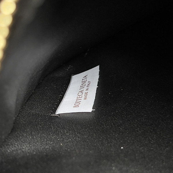 bo*te*ga Ve*ne*ta small cobble shoulder bag