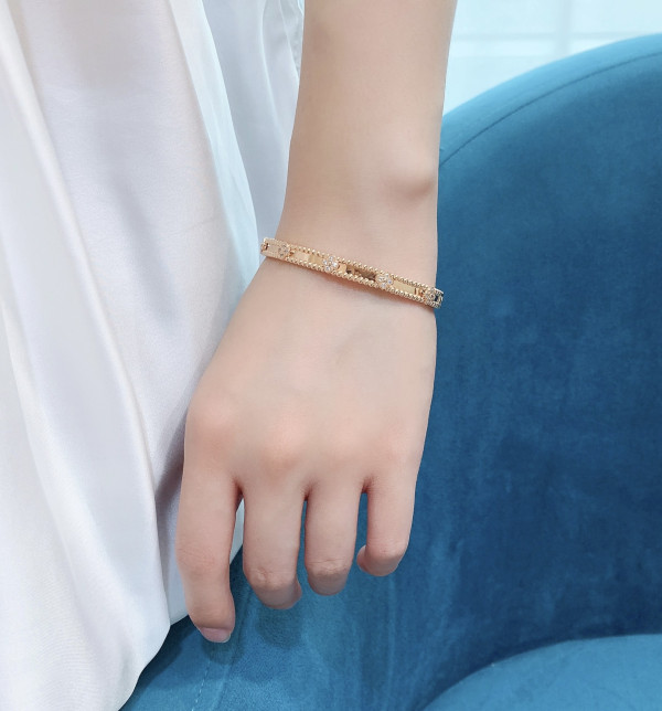 V*N CL*F & arpels  perlée bracelet