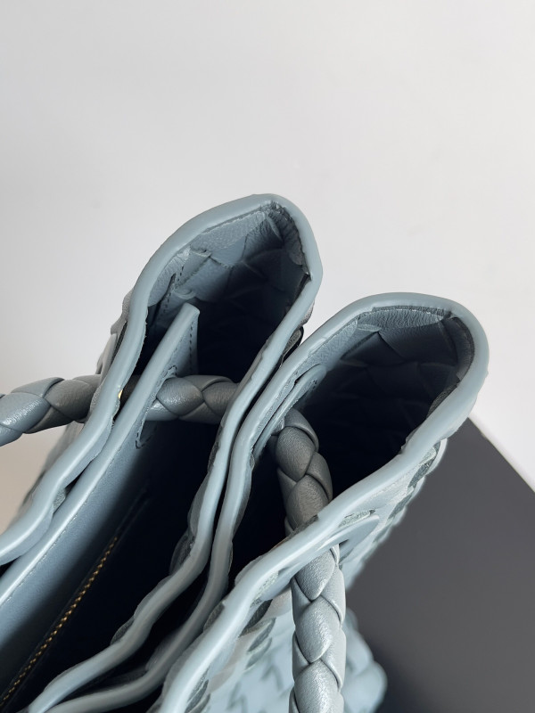 bo*te*ga Ve*ne*ta large andiamo