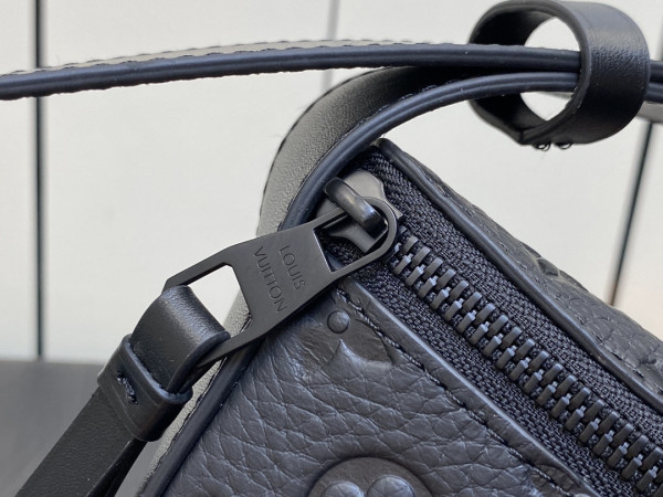 l0*is V*t0n moon crossbody