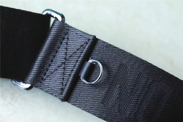 l0*is V*t0n s-cape messenger