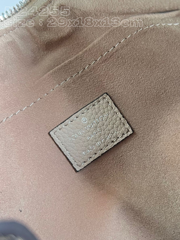 l0*is V*t0n hand it all pm - 29 x 18 x 13cm