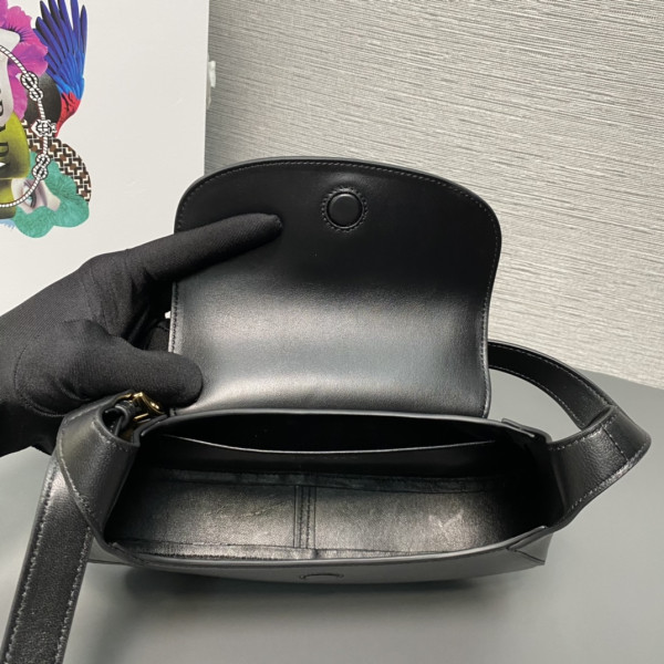 Pra*a crossbody bag -24*15*5cm