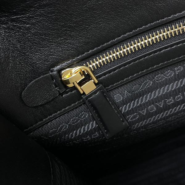 Pra*a hobo tote bag-38*38.5*11cm