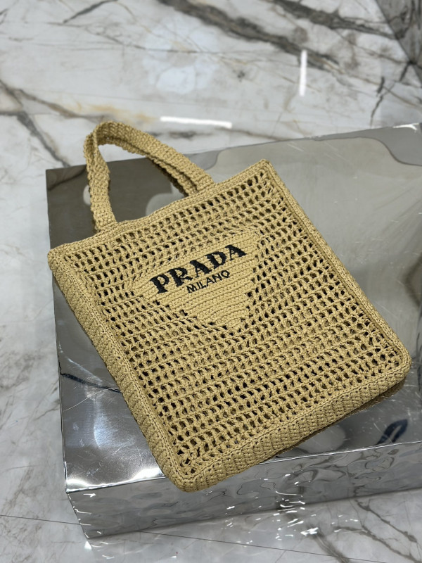 Pra*a crochet tote bag
