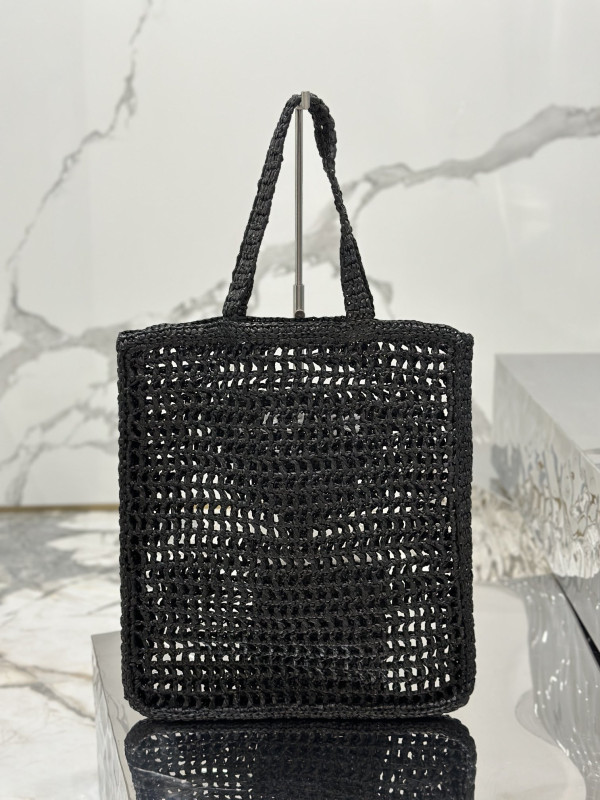 Pra*a crochet tote bag