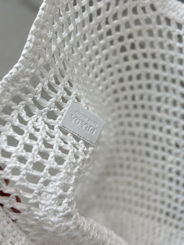 Pra*a crochet tote bag