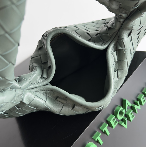 bo*te*ga Ve*ne*ta small hop