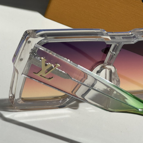 louvis V*t0n sunglasses