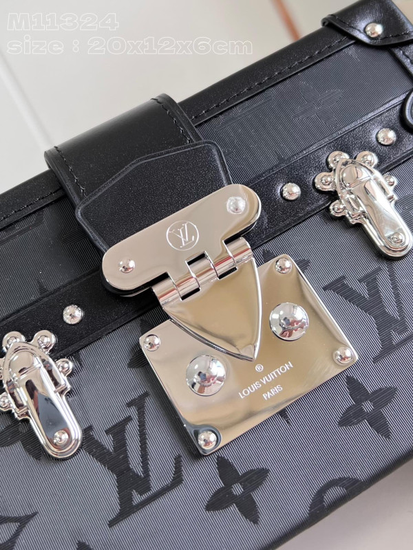 l0*is V*t0n petite malle